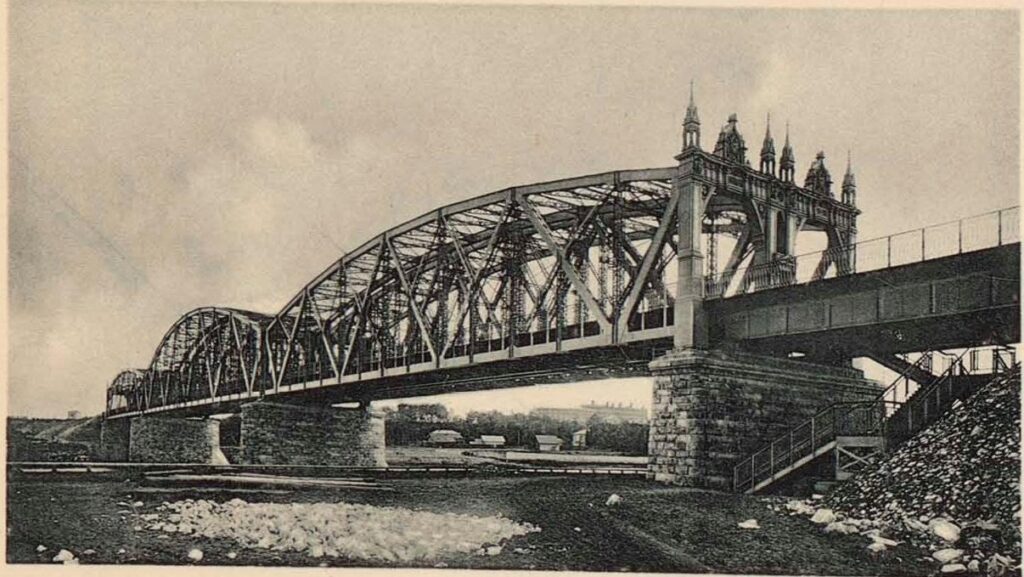 Даниловский он же Алексеевский железнодорожный мост начала XX века.